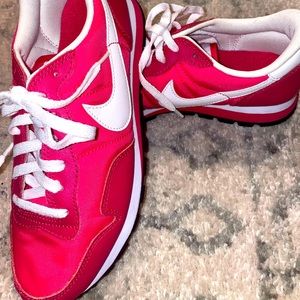 Nike Women's Sneakers in Pink and White